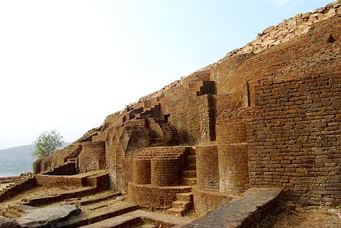 The total number of artefacts recovered from Mansar number over 2,700