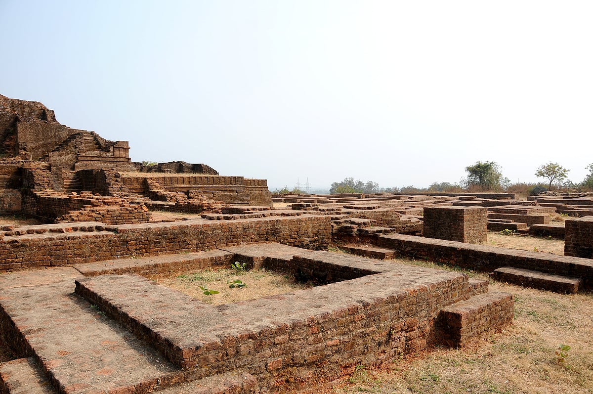 A water reservoir around the Mansar and the findings of ancient tools and other objects indicate that a large population inhabited the area 1,600 years ago