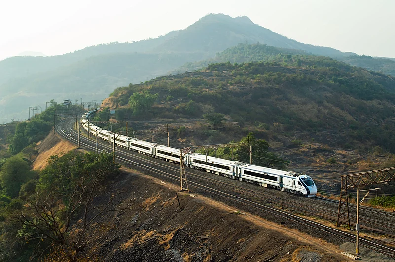 The introduction of semi-high-speed trains has reinforced India’s growing venue network and regional tourism potential