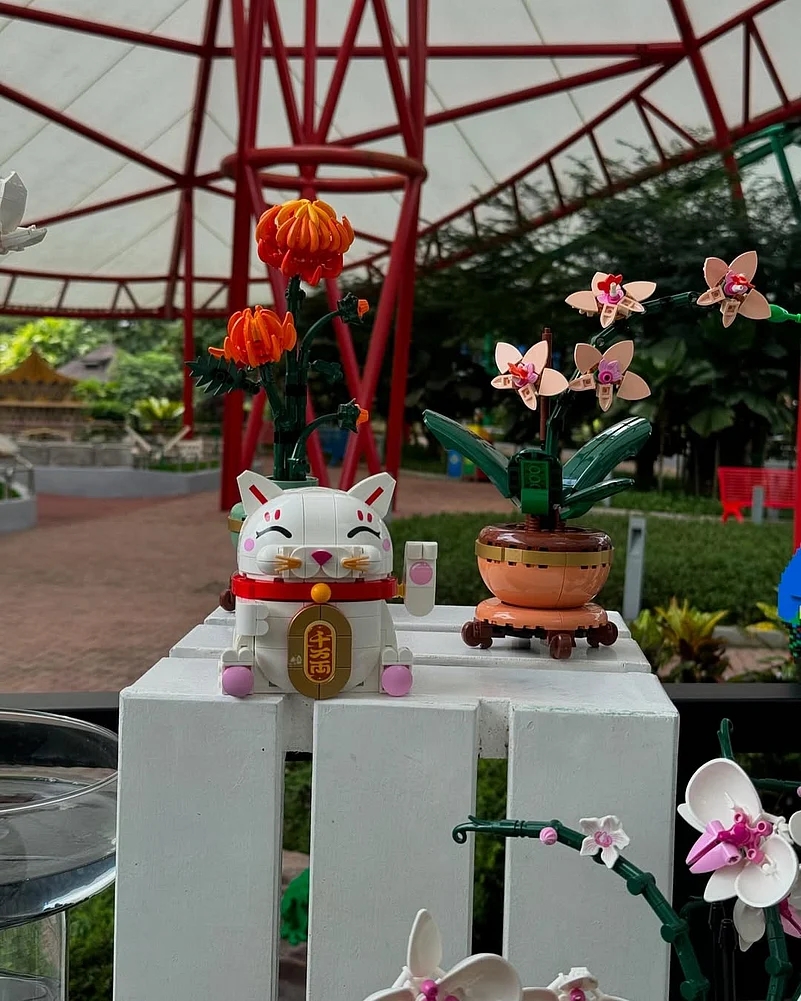 Visitors to the The Flower Garden Miniland can also spot LEGO wildlife such as butterflies, birds, foxes and cats hidden throughout the garden