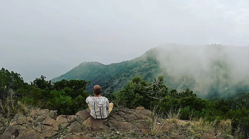 Go hiking in Al Sahab