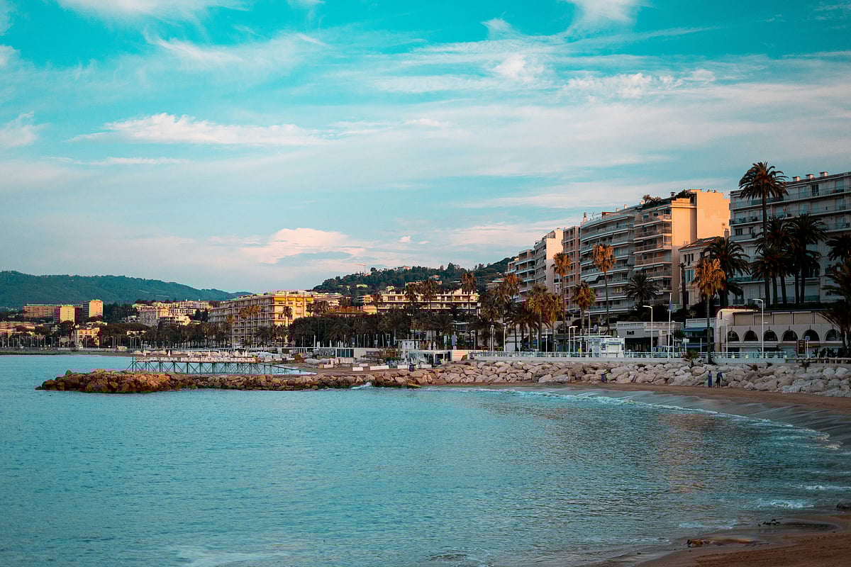 Alexis AMZ DA CRUZ/Unsplash : Cannes is located along the French Riviera