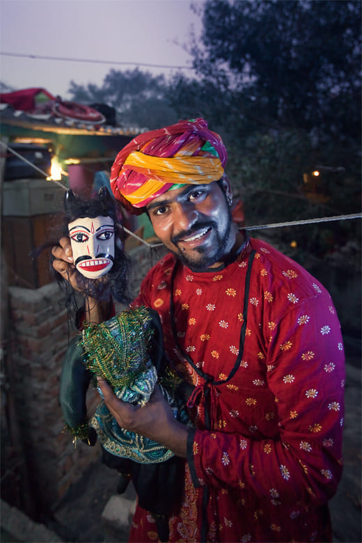 An artist from Kathputli Colony