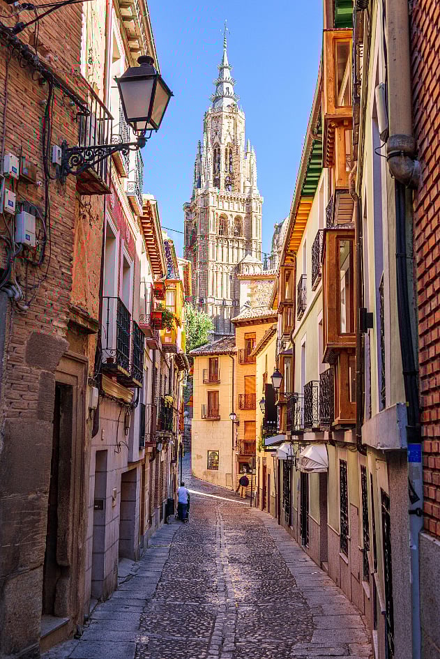 Shutterstock : An alley leading to Toledo Cathedral