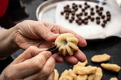 Crafting patterns on maamoul