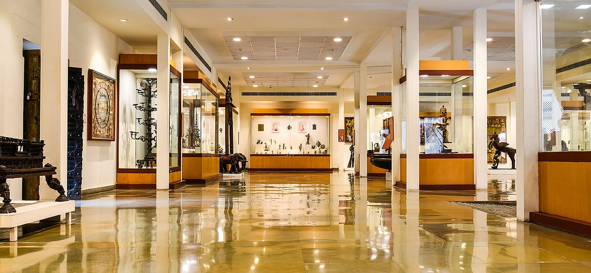 The National Crafts Museum in Delhi has a collection of over 29,395 specimens from various crafts