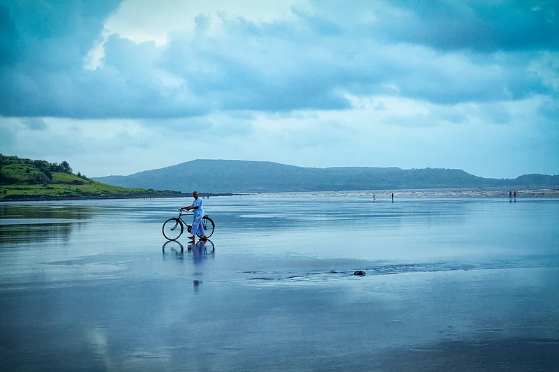 Parts of Maharashtra may witness heavy rain with thunder and gusty winds between May 21-24 following a cyclonic circulation off the Karnataka coast, the IMD has said