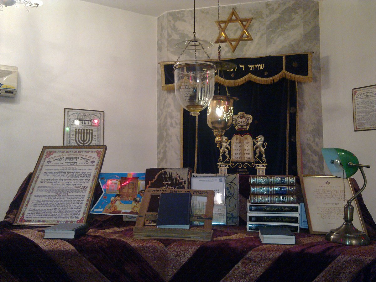 Inside the Judah Hyam Synagogue