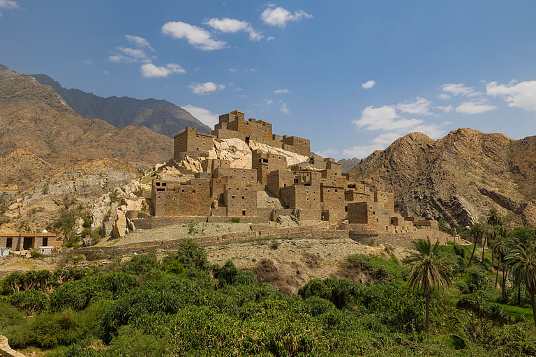 Dhee Aynt Dhee Ayn: Saudi Arabia’s Marble Village Of White Stone