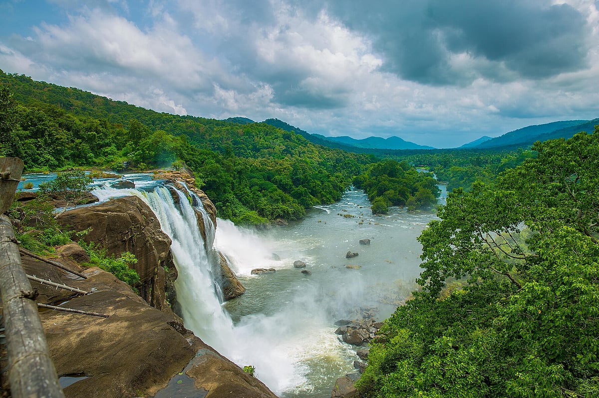 Jan Joseph George/Wikimedia Commons : Athirapally_Falls