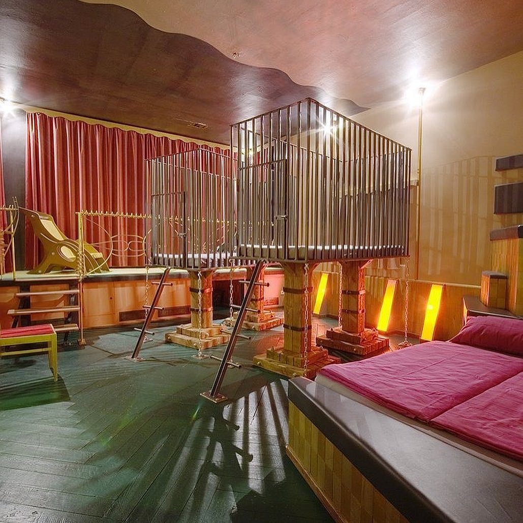 The Two Lions Room at the Propeller Island City Lodge