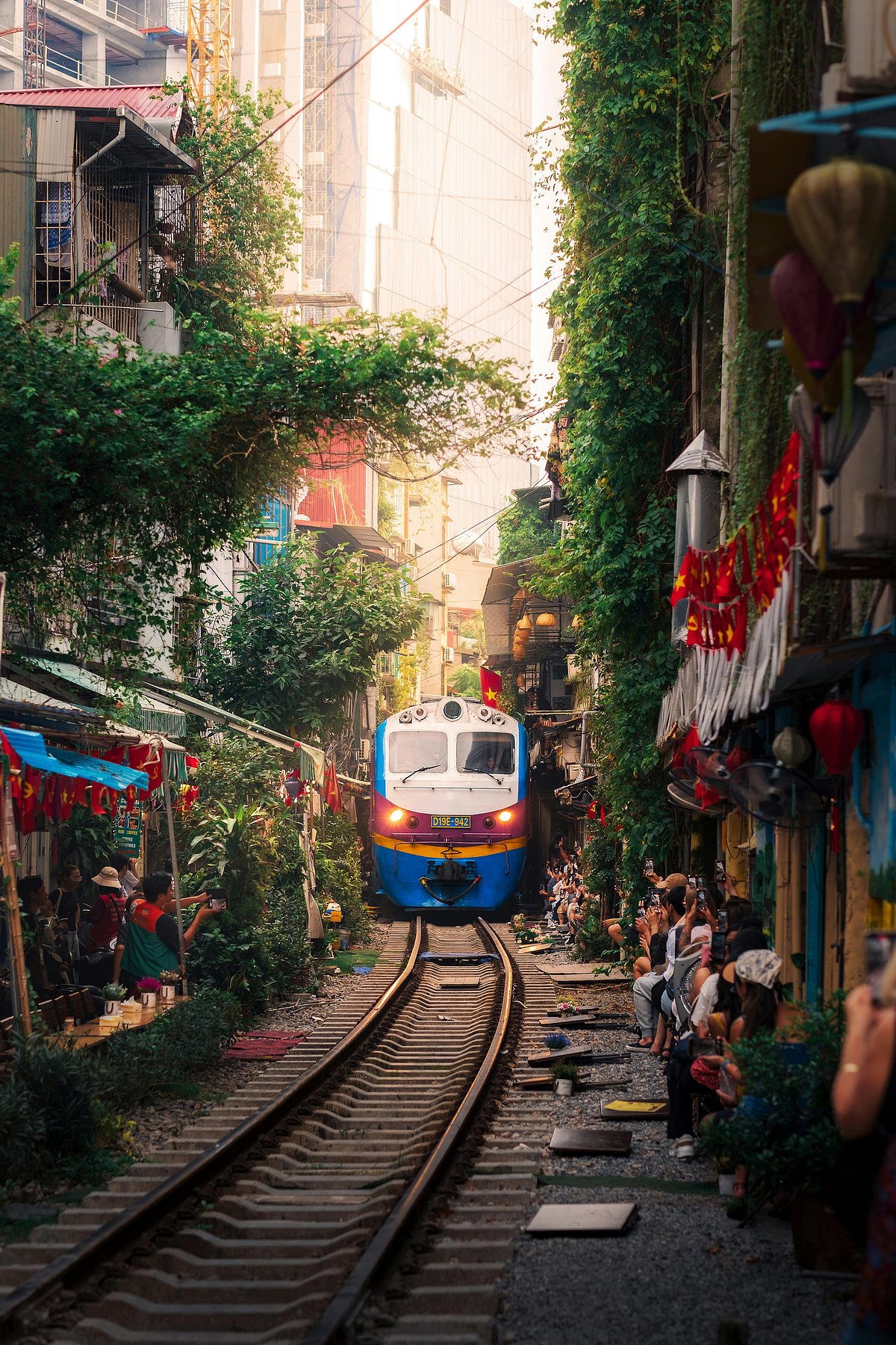 Hòa Lê Đình/Pexels : Train travel in Vitenam is a great way to explore the nation. 