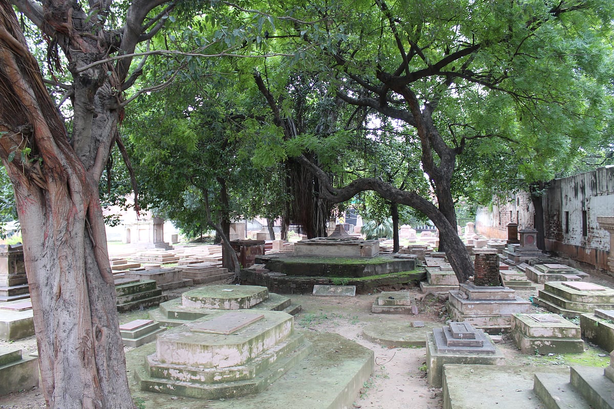 Inside the Lothian Cemetery