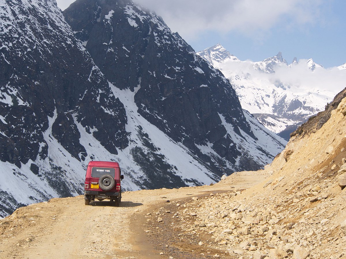 Driving in the Yumthang Valley of Sikkim