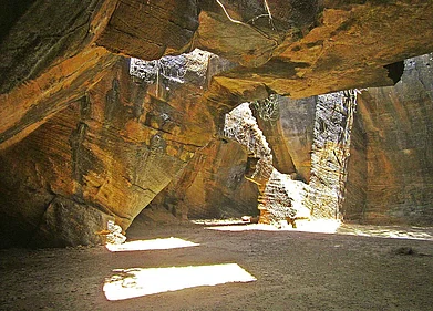 Wikimedia Commons : Naida Caves, Diu