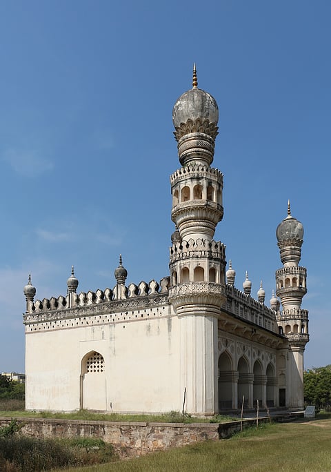 A shot of the Hayat Bakshi Mosque