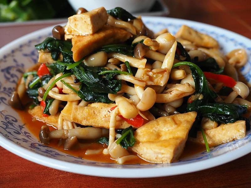 Pad gra pao het jay is made by stir-frying sliced mushrooms with garlic, chilli and Thai holy basil