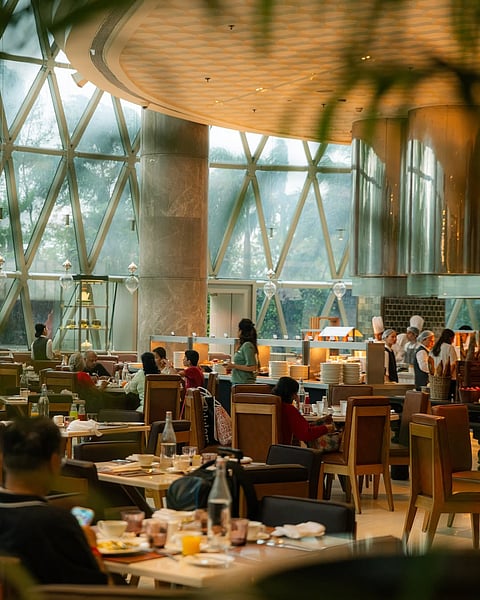 JW Marriott Hotel Kolkata has four dining venues.