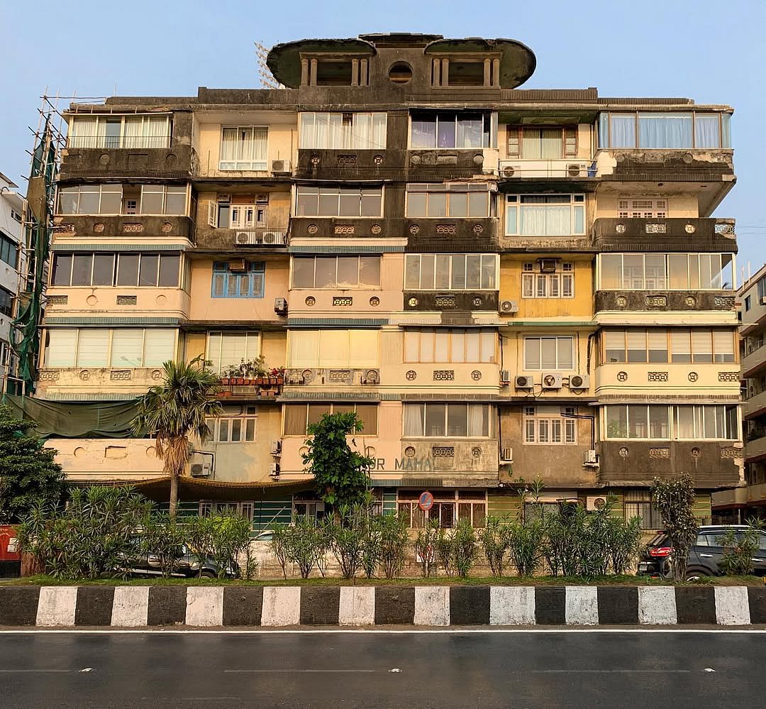 Among the earliest art deco buildings on Marine Drive was the Kapur Mahal. 
