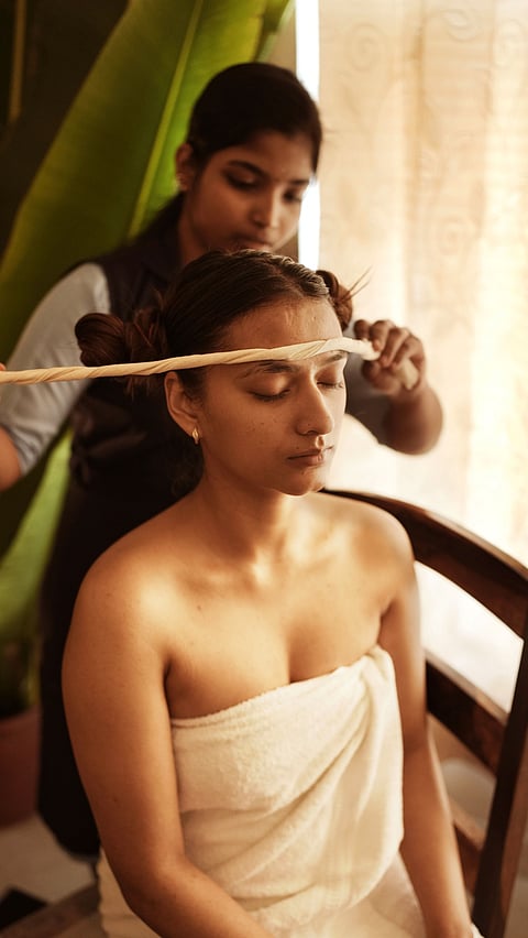 In Ayurveda, tying a cloth on a person's forehead helps to prevent the herbal oil from irritating their eyes