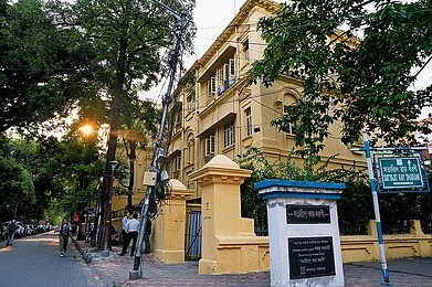 Sandipan Chatterjee : Bishop Lefroy Road, where Ray lived for 22 years, is an open-air gallery of his work