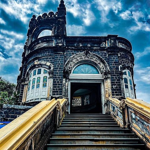 The mausoleum is built in honour of Ma Hajiani, a saint believed to be the sister of Saint Pir Haji Ali Shah Bukhari. 