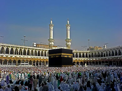 Wikipedia : Pilgrims circumambulating the Kaaba in Mecca