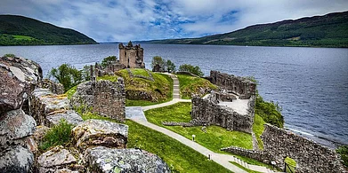 Peter Coughlan/Flickr : Urquhart Castle, Loch Ness, Scottish Highlands