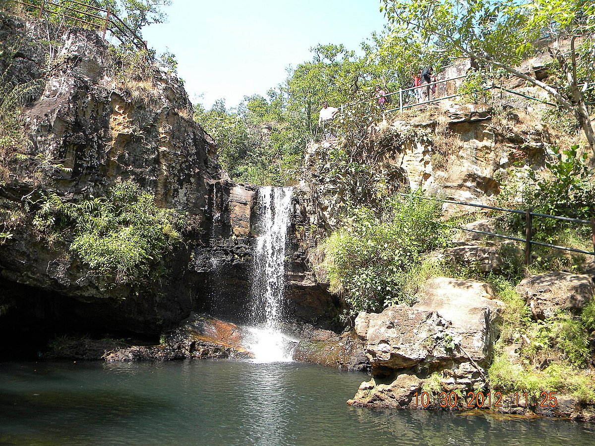 Bee Fall is an evergreen water fall in Pachmarhi and remain accessible throughout the year. 