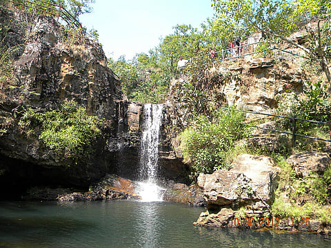 Bee Fall is an evergreen water fall in Pachmarhi and remain accessible throughout the year. 