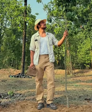 bollywoodstreetsnap/instagram : Actor Randeep Hooda in the wild of Kanha