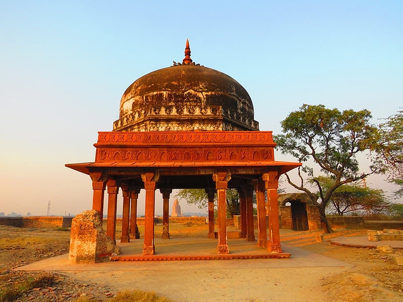 Tomb of a Sufi on the Lakha Mandal mound at Barnawa