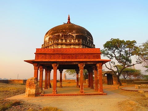 Tomb of a Sufi on the Lakha Mandal mound at Barnawa