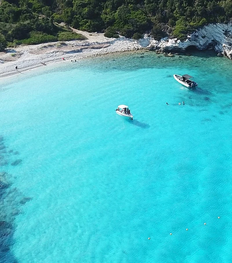Voutoumi is located in a bay sheltered by limestone cliffs
