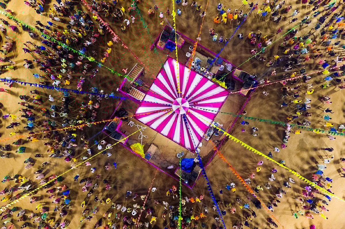 Shutterstock : People dancing with joy during the Navratri festival. 