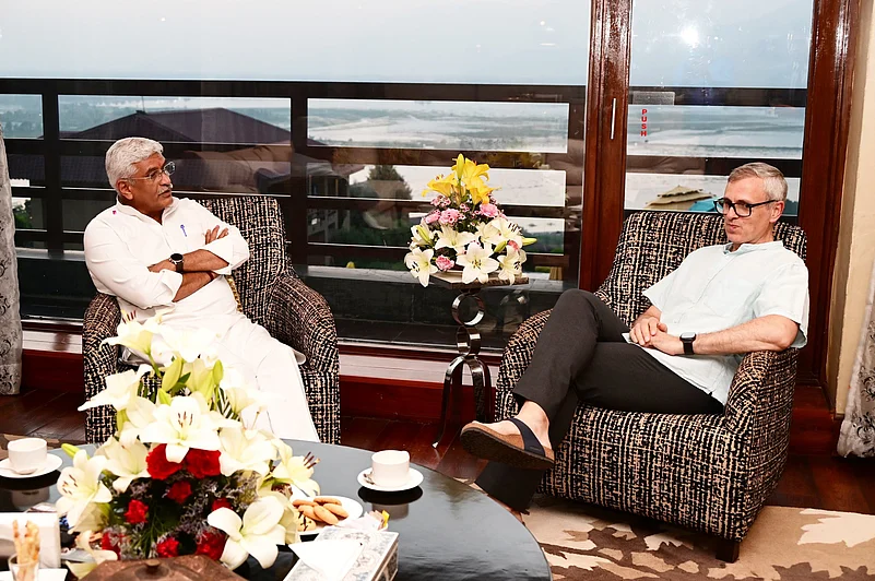 Union Tourism Minister Gajendra Singh Shekhawat (left) met with Jammu and Kashmir Chief Minister Omar Abdullah (right) during his two-day tour of the region
