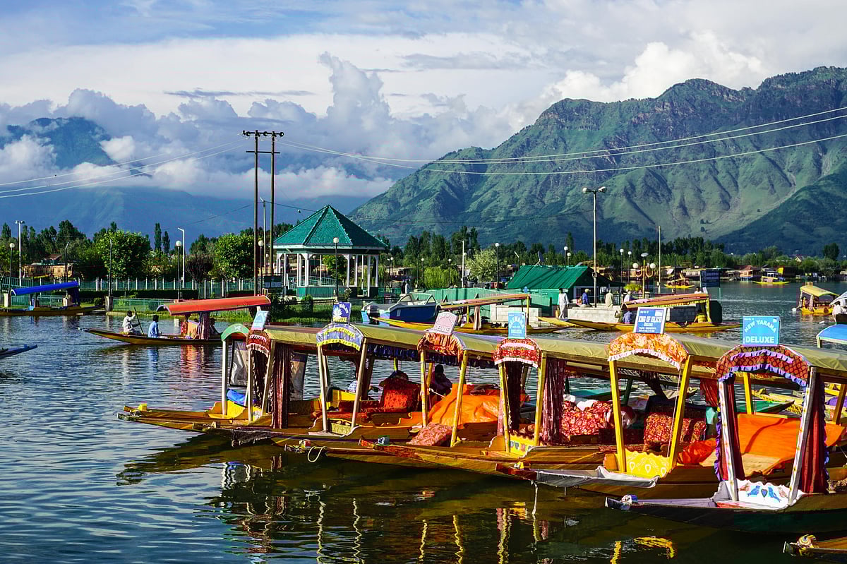 kimchivn/Shutterstock : Parked shikaras on Dal Lake in Srinagar