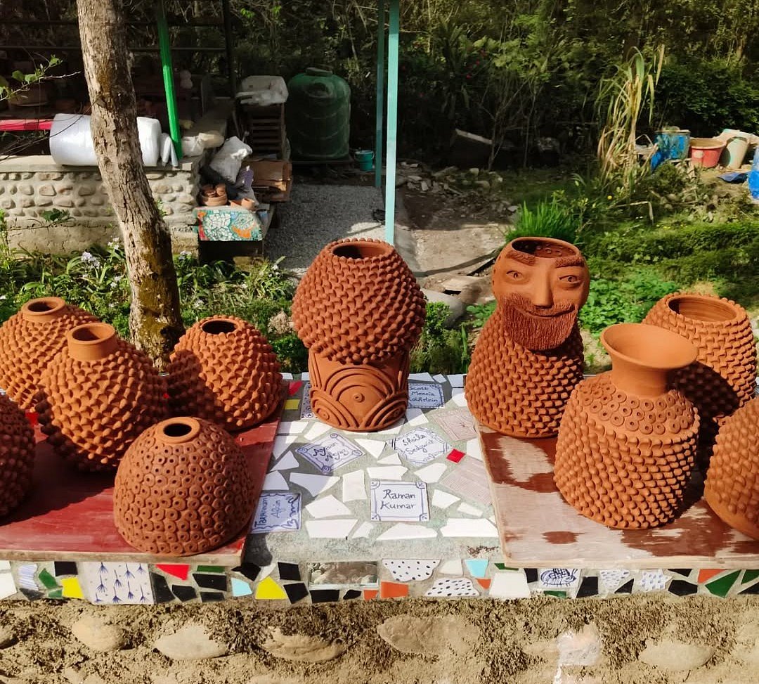 himalayan_pottery/Instagram : At Andretta, you can observe the pottery-making process, purchase handcrafted earthenware, or try your hand at creating 