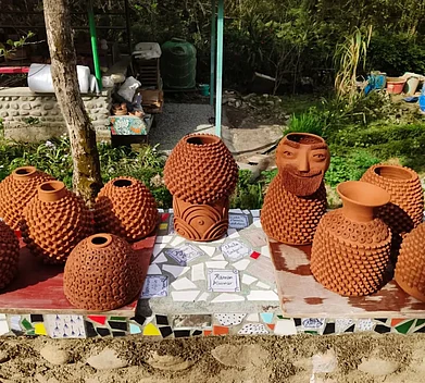 himalayan_pottery/Instagram : At Andretta, you can observe the pottery-making process, purchase handcrafted earthenware, or try your hand at creating