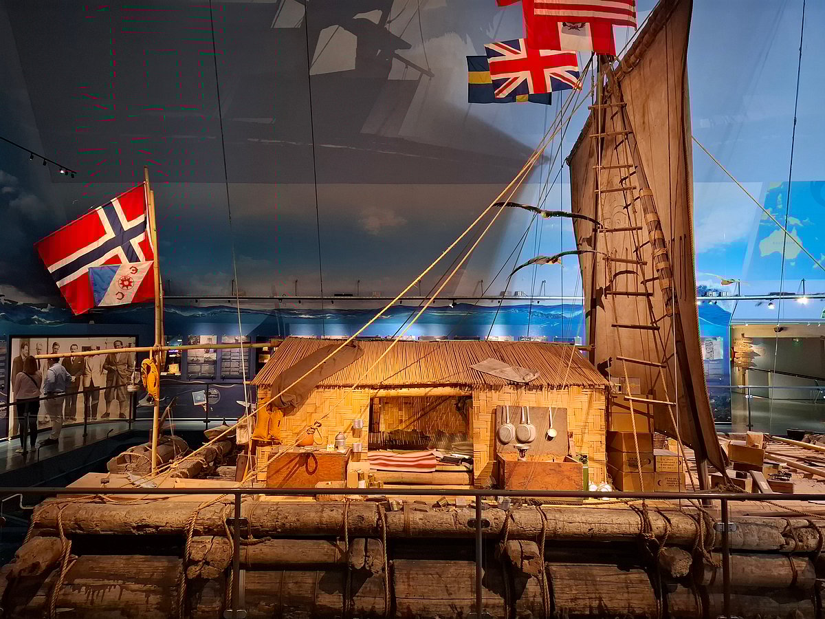 Kon-Tiki raft, side view (Kon-Tiki Museum, Oslo)