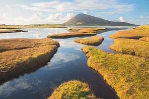 Shutterstock : Golden light bathes the salt marshes and rugged mountain landscape at Northton, Isle of Lewis and Harris, in the Outer Hebrides, Scotland