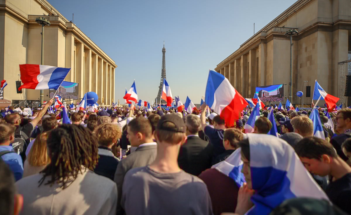 Be mindful of anyone bumping into you or touching you in crowded places