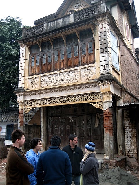Pragpur features narrow streets lined with old houses, havelis, and villas