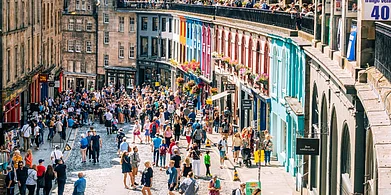 @Arts_Wales_/x : A shot of the Edinburgh Festival Fringe gathering