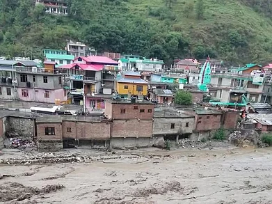 tophimachalnews/Instagram : Cloudbursts have led to flash floods in several districts of Himachal Pradesh