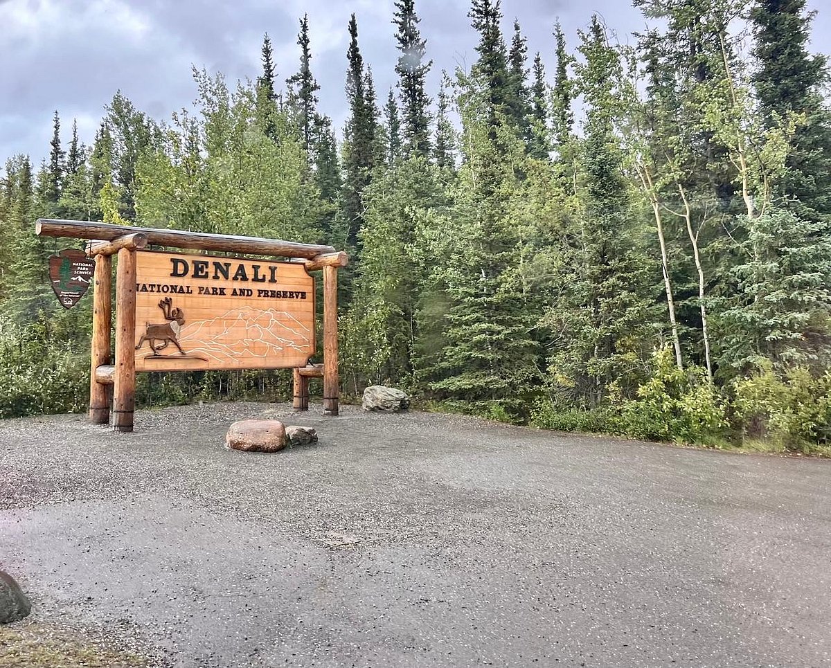 The Denali Park welcome signage