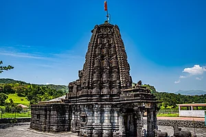 yogesh kurhe/Wiki Commons : Amruteshwar Temple in Bhandardara