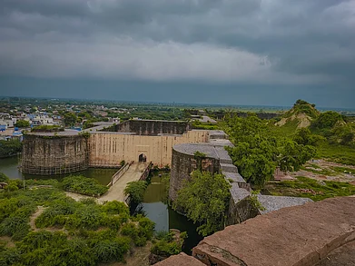 Sainiikshank1410/Wiki Commons : Deeg Fort. The ASI excavations were in Bahaj village, located in Deeg