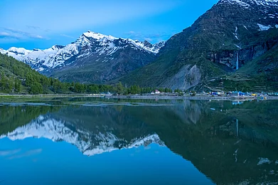 Shutterstock : A breathtaking view of the Sissu Lake