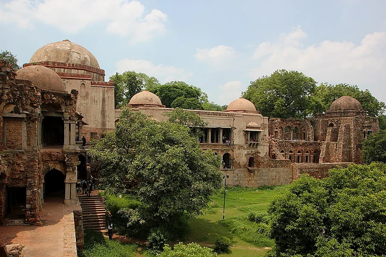 Hauz Khas blends ancient engineering with modern-day culture - Kumarssp/Wiki Commons